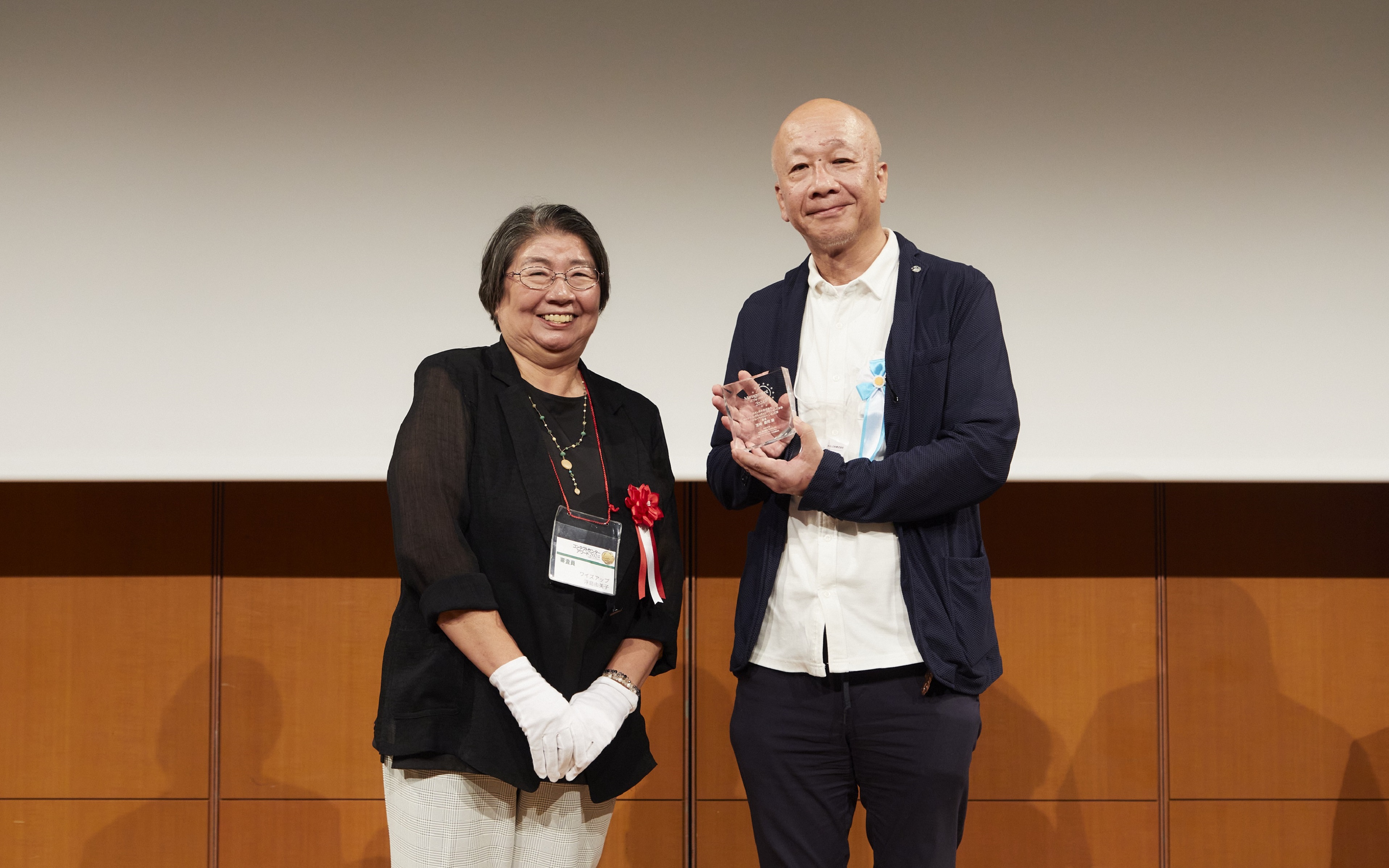 「マネジメント・オブ・ザ・イヤー」を受賞したネスレ日本 宮崎 康司（右）