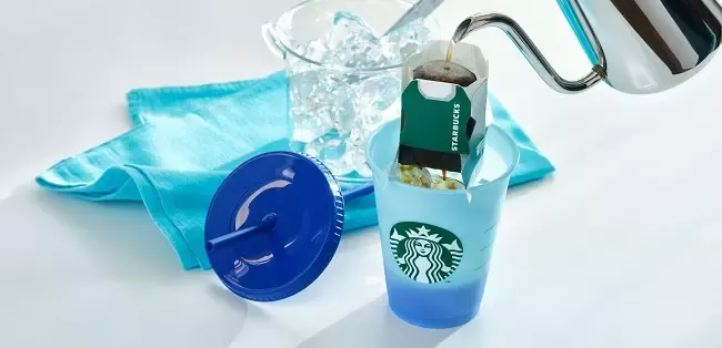 スターバックス オリガミ® アイスコーヒー ブレンド」とリユーザブル