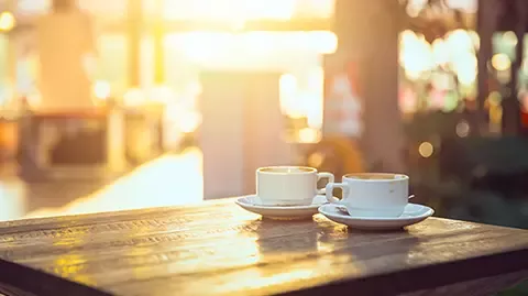 カフェインレスとは？デカフェとの違いやカフェイン控えめにしたい時の飲み物なども紹介