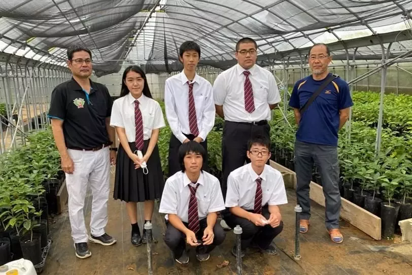 okinawa-coffee-students